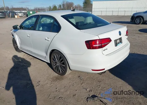 2015 Volkswagen Jetta 1.8T Sport z USA, uszkodzony, nr VIN 3VWD17AJ3FM213834